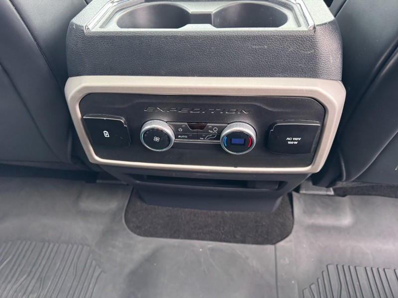 Ford Expedition Vehicle Full-screen Gallery Image 17