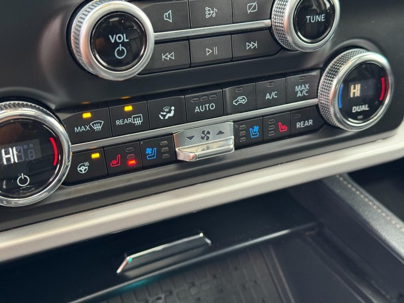 Ford Expedition Vehicle Full-screen Gallery Image 24