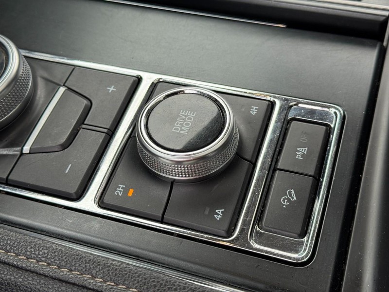 Ford Expedition Vehicle Full-screen Gallery Image 25