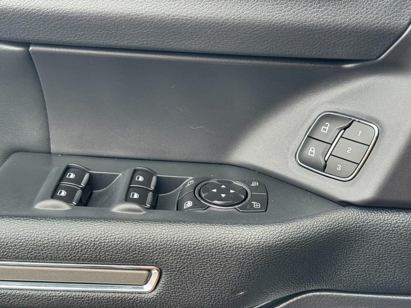 Ford Expedition Vehicle Full-screen Gallery Image 26