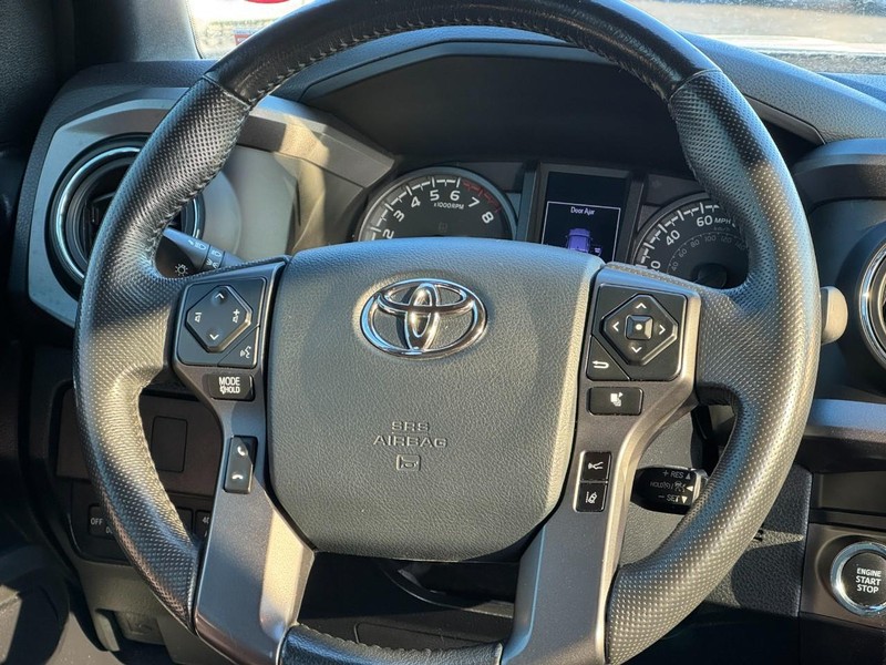 Toyota Tacoma 4WD Vehicle Image 11