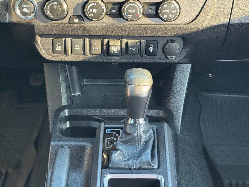 Toyota Tacoma 4WD Vehicle Image 13