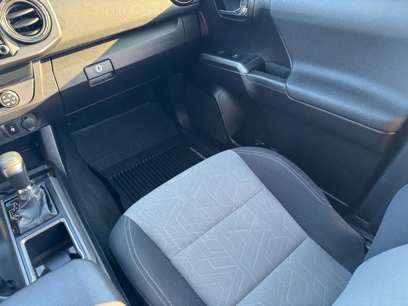 Toyota Tacoma 4WD Vehicle Image 14