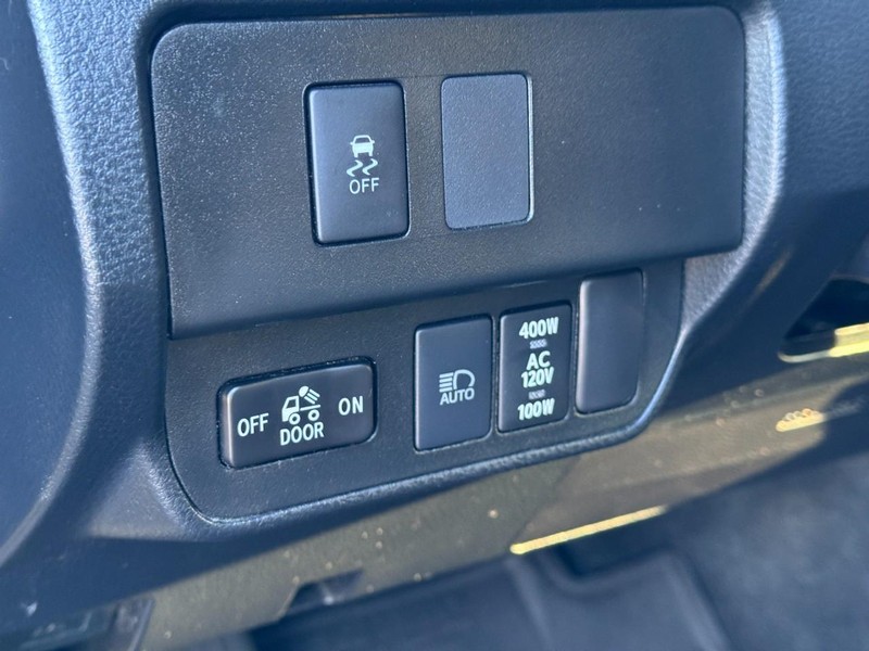 Toyota Tacoma 4WD Vehicle Image 15