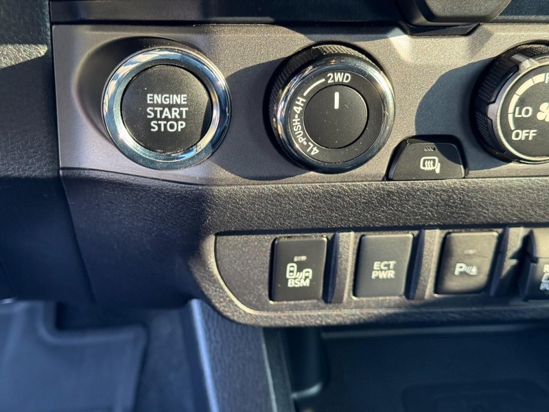 Toyota Tacoma 4WD Vehicle Image 20