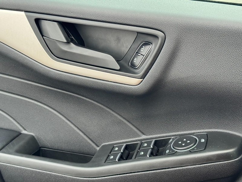 Ford Escape Vehicle Image 23