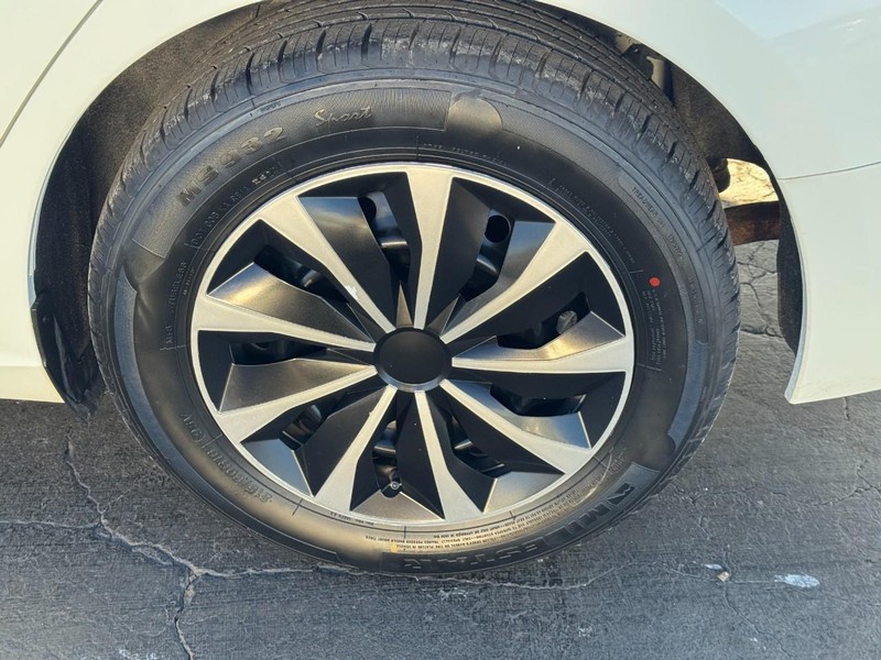 Nissan Altima Vehicle Image 07