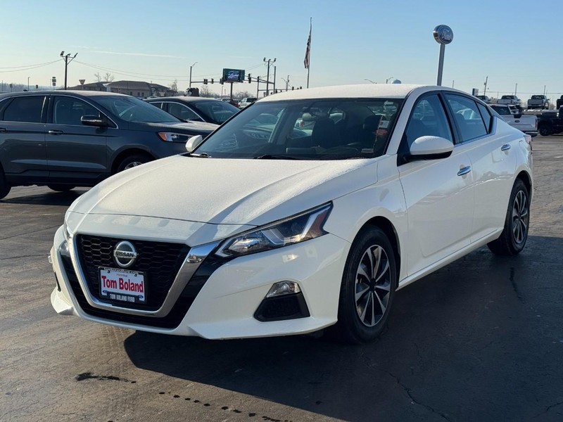 Nissan Altima Vehicle Image 08