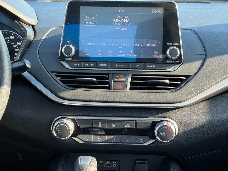 Nissan Altima Vehicle Image 13