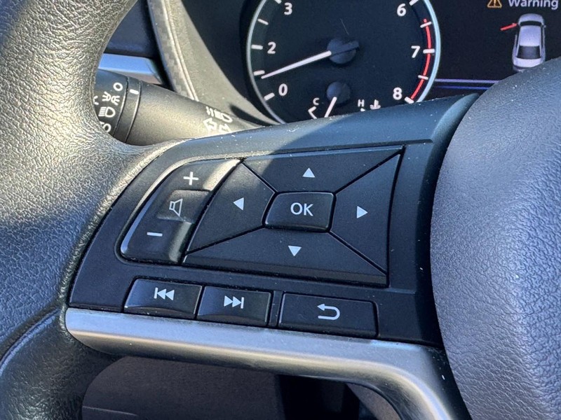 Nissan Altima Vehicle Image 17