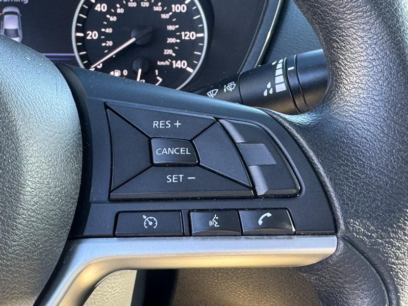 Nissan Altima Vehicle Image 18