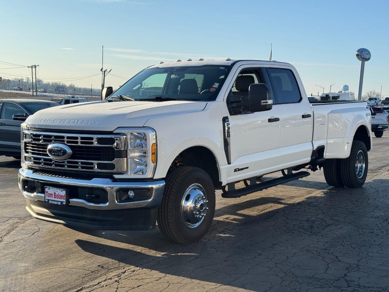 Ford Super Duty F-350 DRW Vehicle Image 08