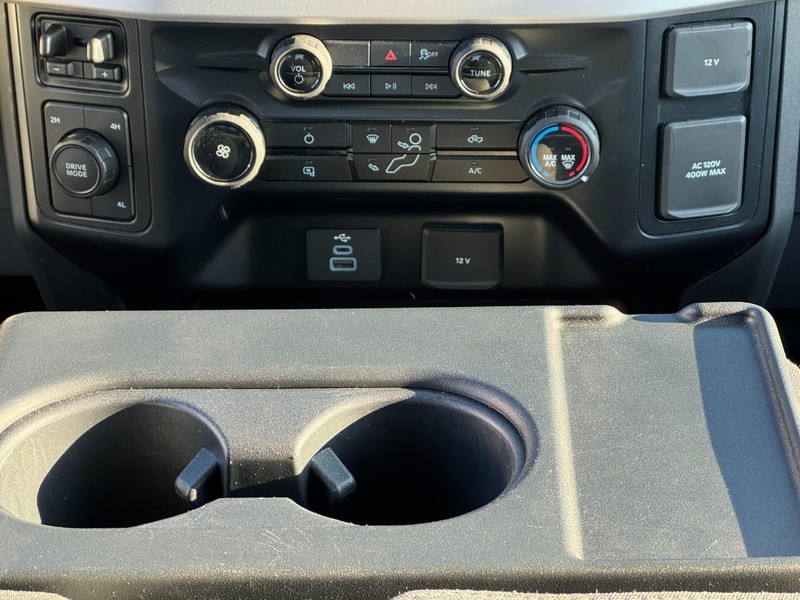 Ford Super Duty F-350 DRW Vehicle Image 14