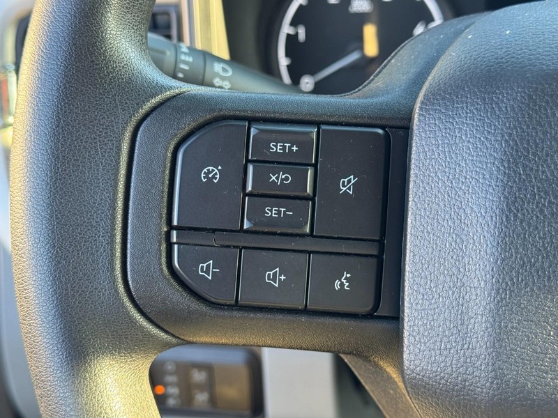 Ford Super Duty F-350 DRW Vehicle Image 18