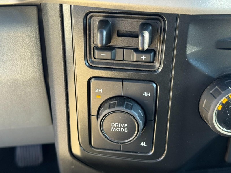 Ford Super Duty F-350 DRW Vehicle Image 22