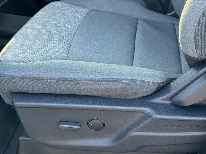 Ford Super Duty F-350 DRW Vehicle Image 25