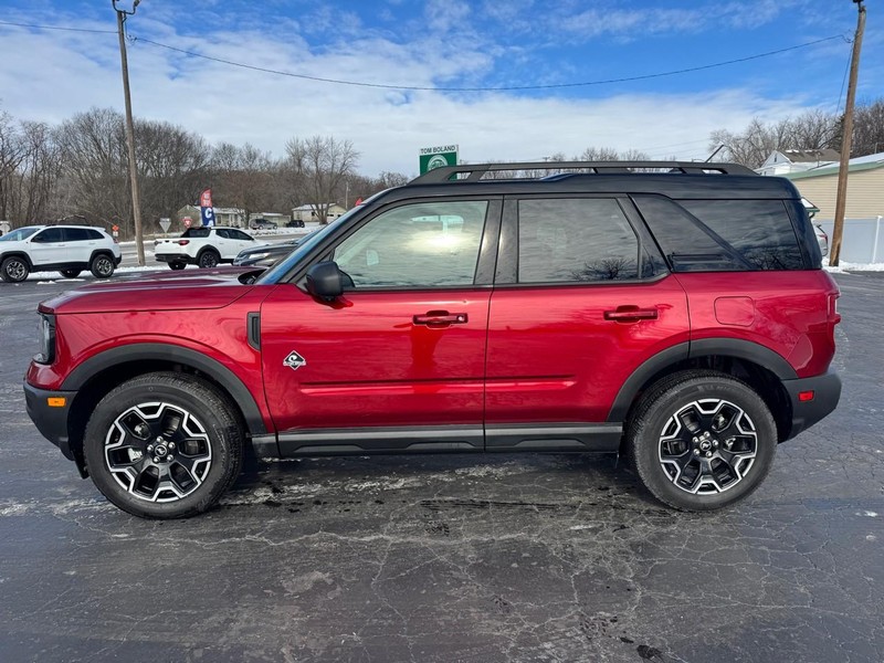 Ford Bronco Sport Vehicle Full-screen Gallery Image 04