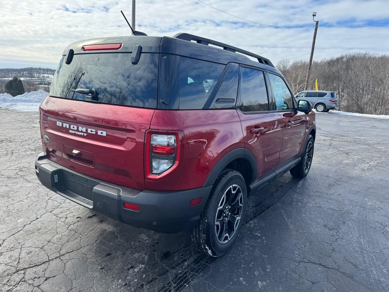 Ford Bronco Sport Vehicle Full-screen Gallery Image 05