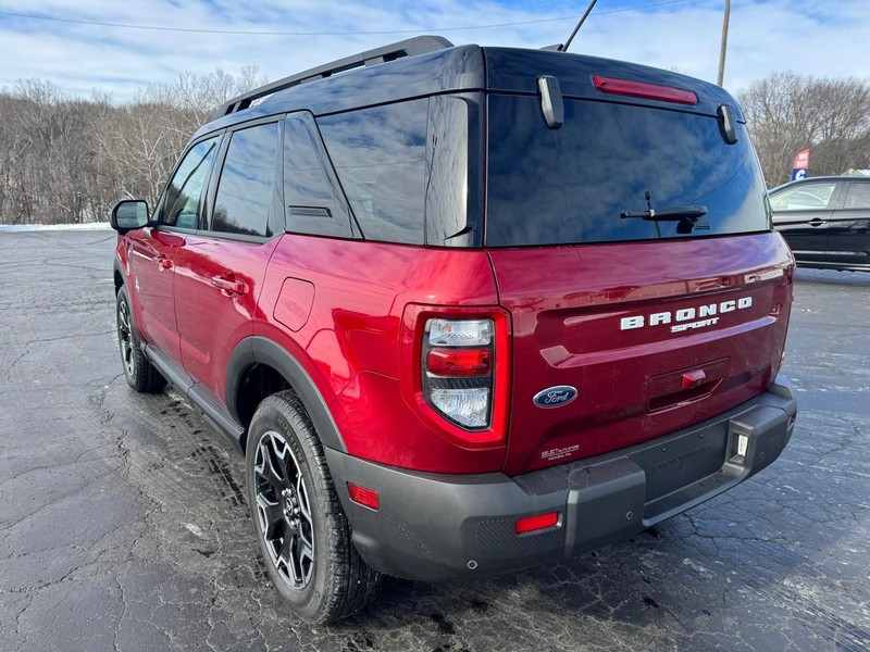 Ford Bronco Sport Vehicle Full-screen Gallery Image 06