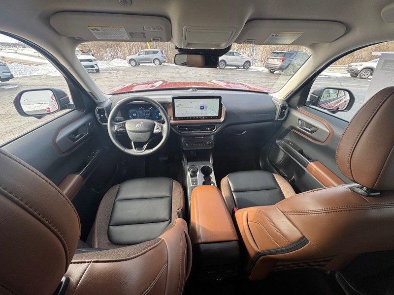 Ford Bronco Sport Vehicle Full-screen Gallery Image 08