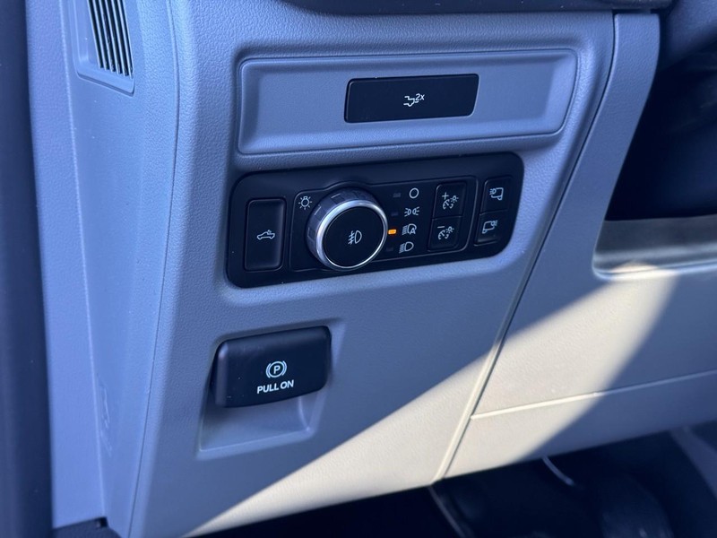 Ford F-150 Vehicle Image 14