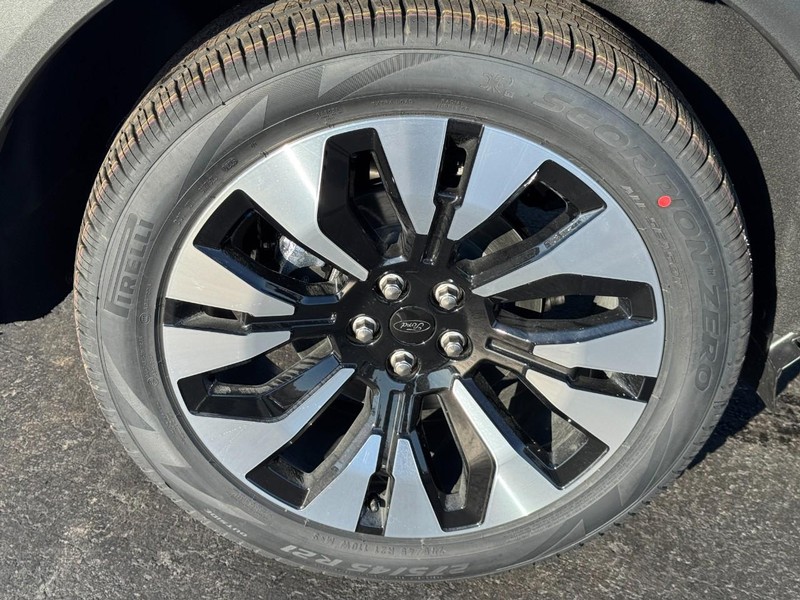 Ford Explorer Vehicle Image 05