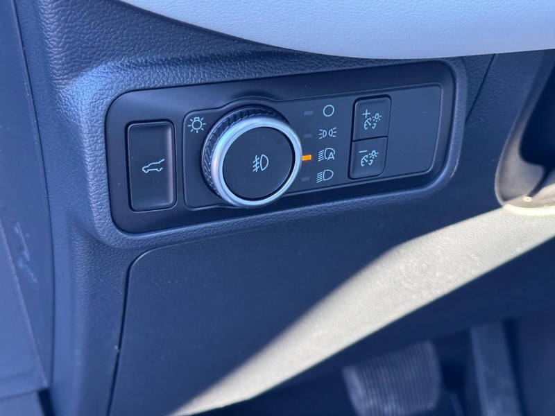 Ford Explorer Vehicle Image 16