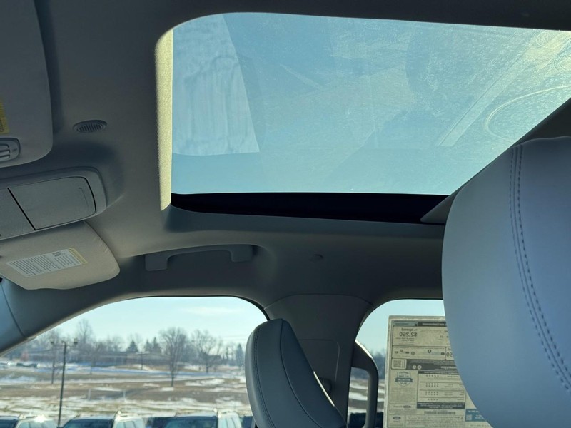 Ford Explorer Vehicle Image 17