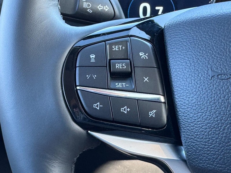 Ford Explorer Vehicle Image 18