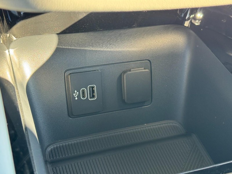 Ford Explorer Vehicle Image 21