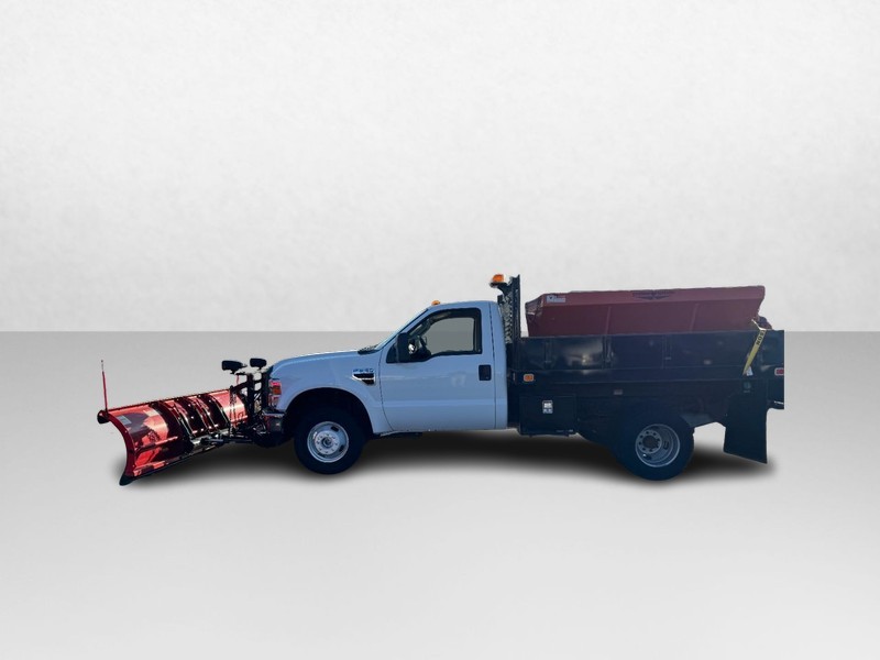 Ford Super Duty F-350 DRW Vehicle Image 02