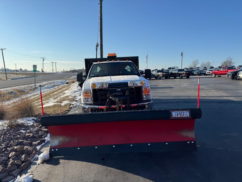 Ford Super Duty F-350 DRW Vehicle Image 03