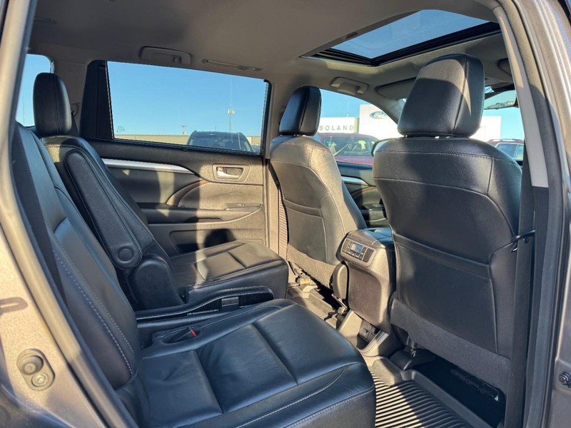 Toyota Highlander Vehicle Image 10