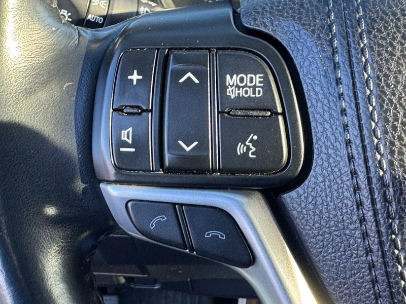 Toyota Highlander Vehicle Image 19