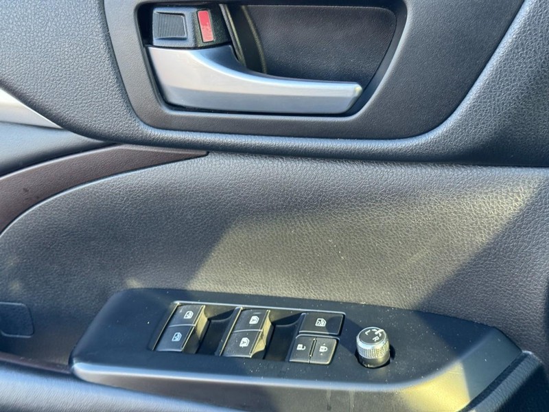 Toyota Highlander Vehicle Image 25
