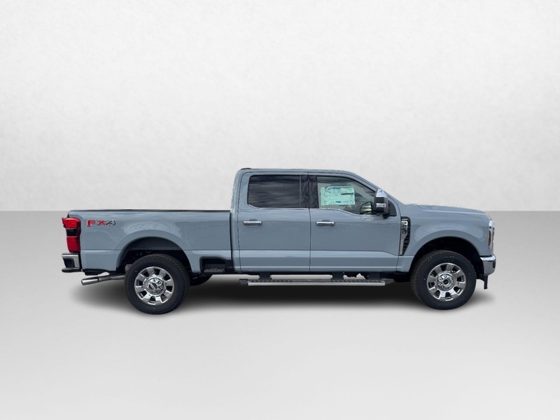 Ford Super Duty F-250 SRW Vehicle Image 02