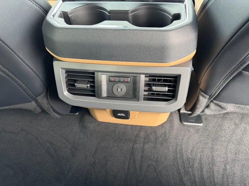 Ford Super Duty F-250 SRW Vehicle Image 11