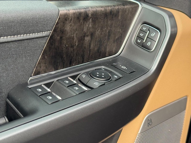 Ford Super Duty F-250 SRW Vehicle Image 12