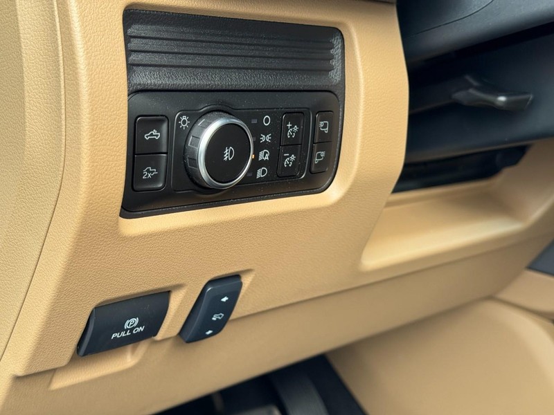 Ford Super Duty F-250 SRW Vehicle Image 14