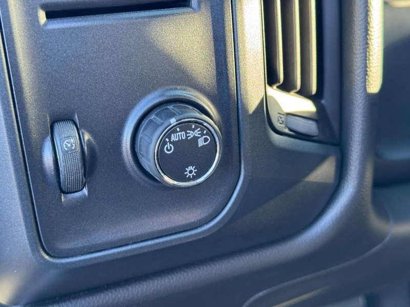 GMC Sierra 1500 Vehicle Image 16