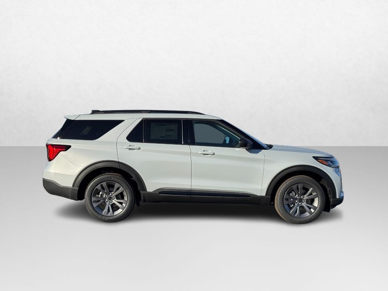Ford Explorer Vehicle Image 02