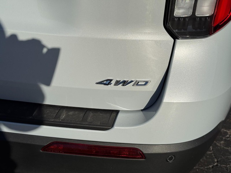 Ford Explorer Vehicle Image 04