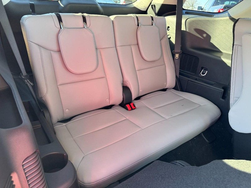 Ford Explorer Vehicle Image 07