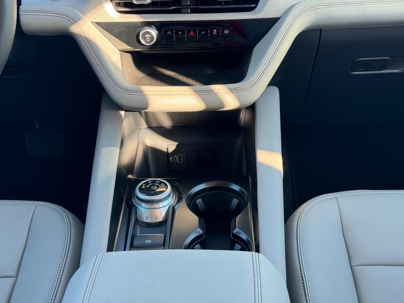 Ford Explorer Vehicle Image 11