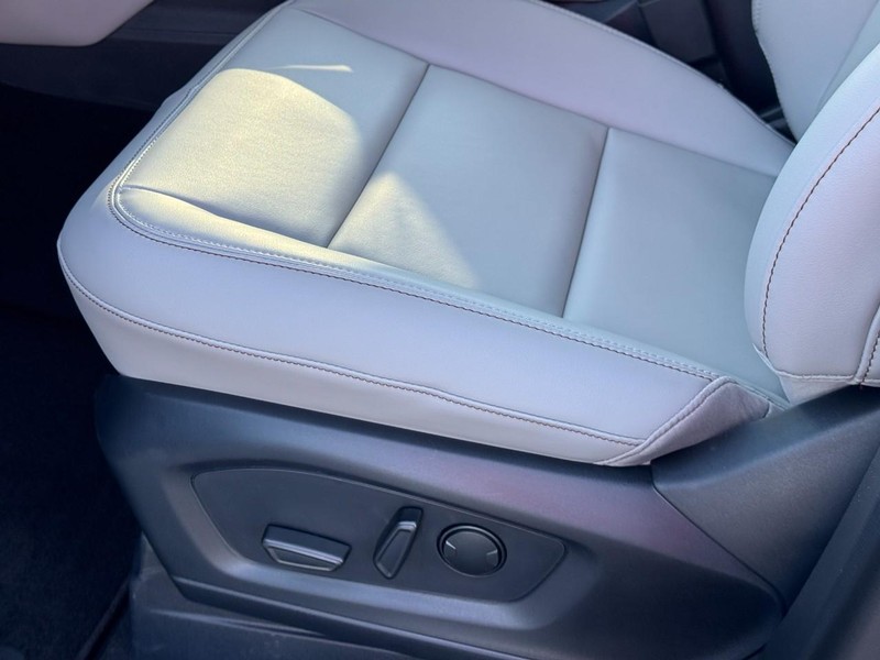 Ford Explorer Vehicle Image 14