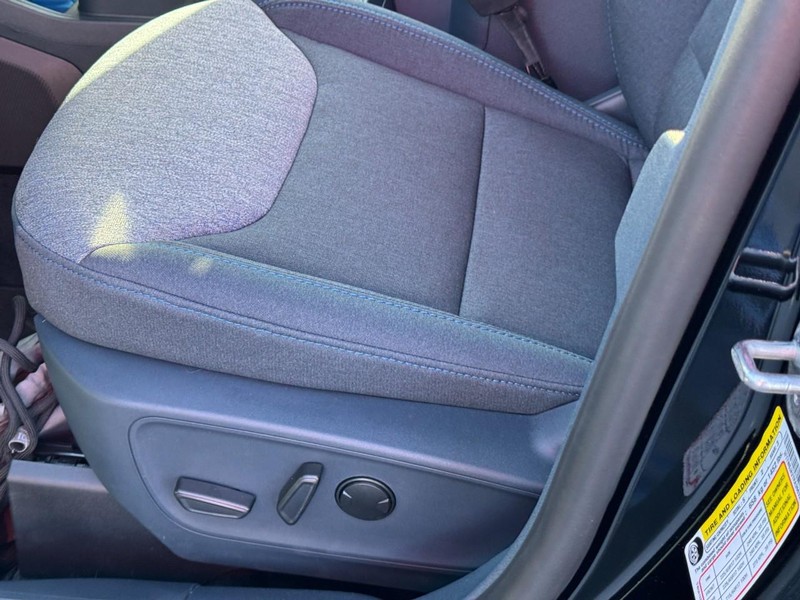 Ford Maverick Vehicle Image 10