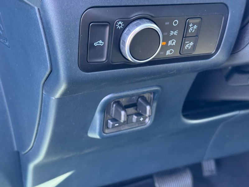 Ford Maverick Vehicle Image 11