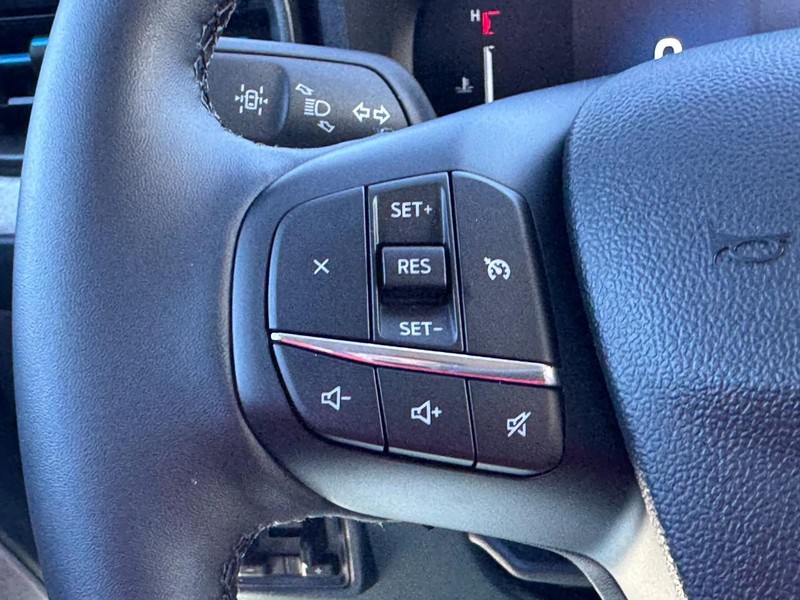 Ford Maverick Vehicle Image 12