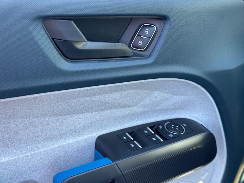 Ford Maverick Vehicle Image 10