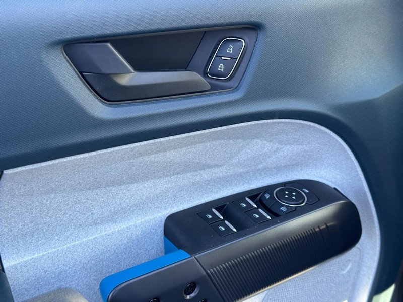 Ford Maverick Vehicle Image 10